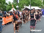 Âm thanh cồng chiêng Tây Nguyên ở Carnaval nhiệt đới Paris