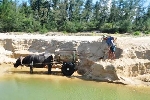 Thừa Thiên - Huế: Đổ xô khai thác cát, băm nát bờ biển Vinh Thanh
