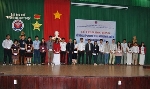 Trao học bổng cho sinh viên là người dân tộc thiểu số thuộc vùng khó khăn năm 2015