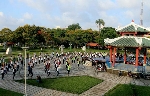 Gần 300 bạn trẻ nhảy flashmob chào mừng festival nghề truyền thống Huế.