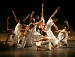 Đoàn Battery Dance Company đến từ New York tổ chức dạy múa miễn phí tại Huế