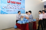 Bàn giao 357 quả bóng đá "One World" do Tổ chức Aid For Kids tài trợ