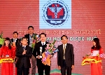 Trường Đại học Y Dược Huế nhận Giải thưởng “100 thương hiệu Việt bền vững 2015”