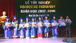 Trao bằng Tốt nghiệp Đại học hệ chính quy khóa 2012 - 2016 cho sinh viên ĐH Sư phạm