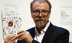 George Saunders đoạt giải Man Booker với sách về 'thế giới bên kia'