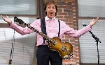 Paul McCartney biểu diễn trên nóc nhà tại New York