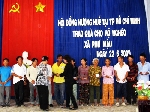 Hội Đồng hương Huế tại TP Hồ Chí Minh thăm và  tặng quà cho bà con nghèo