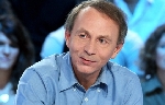 Nhà văn lập dị Michel Houellebecq đoạt giải Goncourt