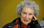 Margaret Atwood phản đối việc đóng cửa thư viện