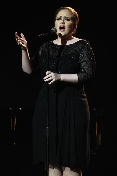 Adele: Nghệ sỹ có album bán chạy nhất nước Anh