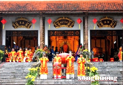 Thừa Thiên Huế Khai hội đền Huyền Trân 2012