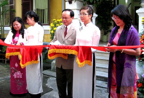 Lung linh "Tặng phẩm tháng ba"