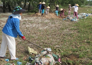  Phong Điền: Phát động ra quân làm vệ sinh môi trường