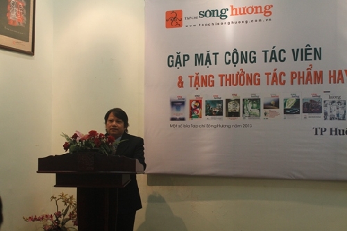 Tạp chí Sông Hương họp cộng tác viên năm 2013