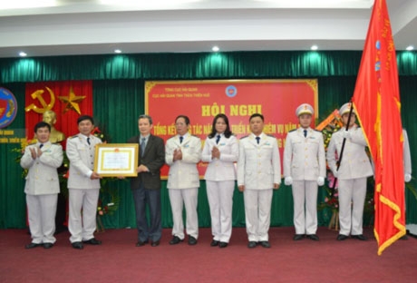 Cục Hải quan TT-Huế vừa vinh dự đón nhận Huân chương Lao động hạng Nhì của Chủ tịch nước trao tặng. 
