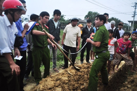 Đơn vị thi công phá mồ mả của dân chấp nhận xin lỗi và bồi thường.