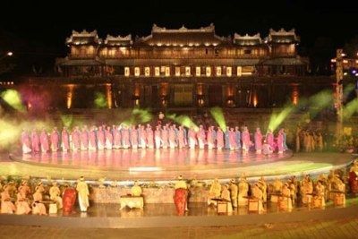 Festival Huế 2014, sẽ tổ chức các dịch vụ về đêm tại khu vực xung quanh Hoàng Thành Huế.