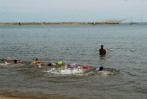 Thực hiện Dự án “Biết bơi để giảm nhẹ rủi ro thiên tai - Kỹ năng sống cho trẻ em bị ảnh hưởng bởi biến đổi khí hậu”