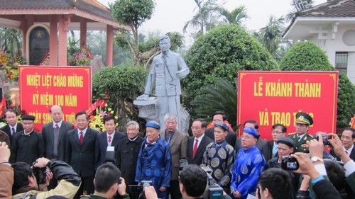 Thừa Thiên - Huế: Tiếp nhận bốn bức tượng Đại tướng Nguyễn Chí Thanh do gia đình trao tặng