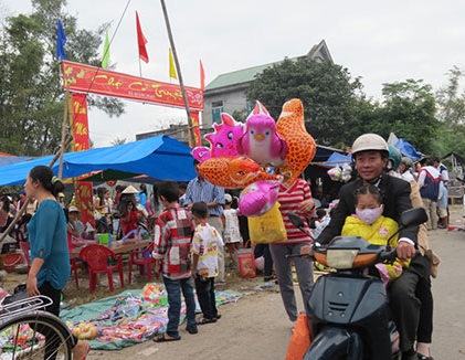 Từ mồng một đến mồng ba: chợ phiên ngày Tết Quảng Ngạn