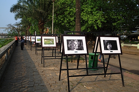 180 bức ảnh  triển lãm bên bờ sông Hương 
