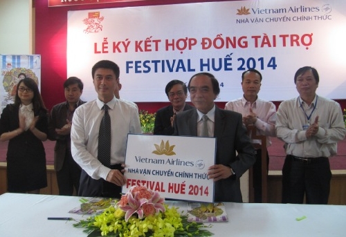 Vietnam Airlines tài trợ vận chuyển chính thức Festival Huế 2014