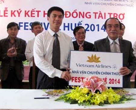 Vietnam Airlines - nhà vận chuyển chính thức cho Festival Huế 2014.