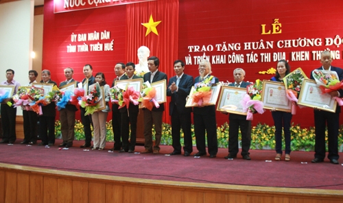 Đón nhận phần thưởng cao quý 