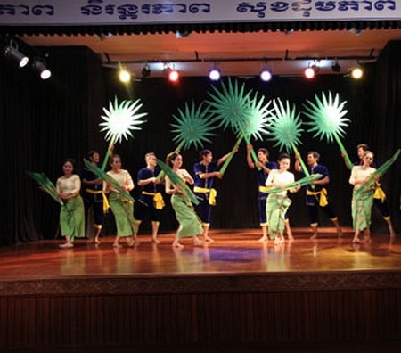Đoàn Nghệ thuật Khmer Vương quốc Campuchia tham gia Festival Huế