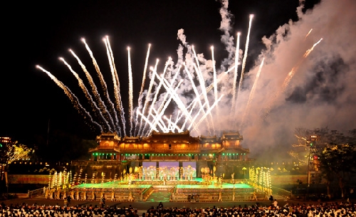 Bắn pháo hoa tầm cao tại lễ khai mạc và bế mạc Festival Huế 2014 