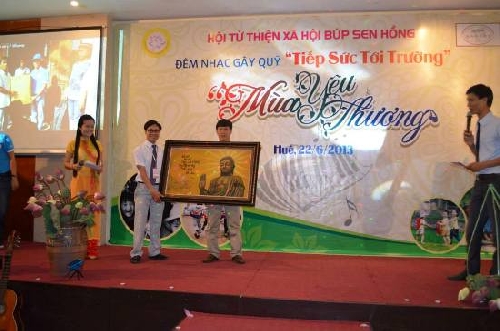 Đêm nhạc từ thiện "Mùa yêu thương"