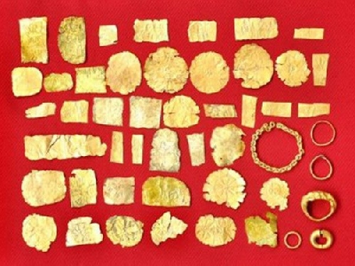 Sưu tập được 49 hiện vật bằng vàng của nền văn hóa Óc Eo