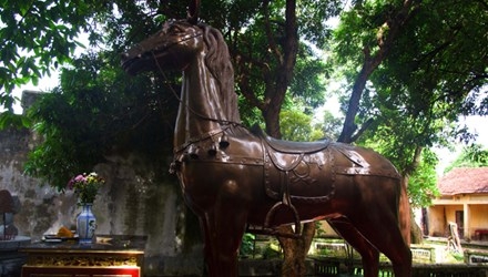 Vì sao ngựa sắt vẫn ngự ở đền Phù Đổng?