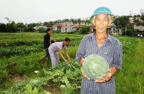 Người dân vùng đầm phá vươn lên từ một dự án