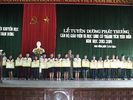 Nam Đông: Tuyên dương giáo viên, học sinh tiêu biểu 