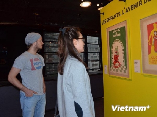 Bảo tàng Pháp kể chuyện phụ nữ Việt qua tranh cổ động