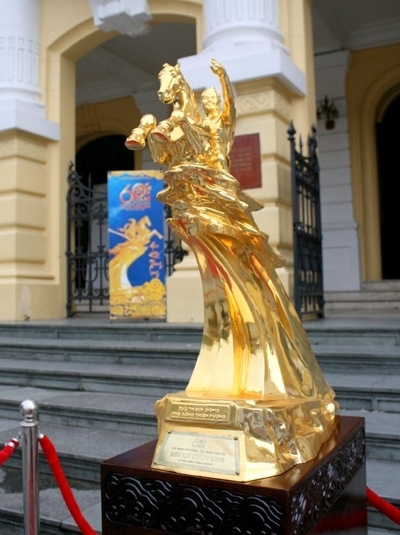 Kỷ niệm 60 năm Ngày giải phóng Thủ đô: Ra mắt Tượng vàng Thánh Gióng