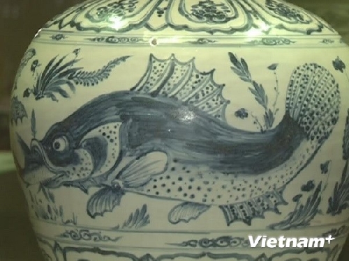 Đồ sứ cổ Việt Nam nổi bật trong triển lãm tại Singapore