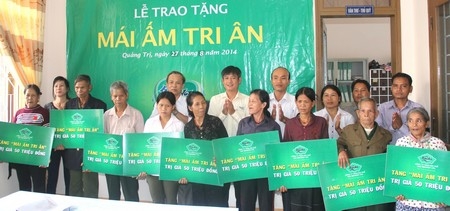Công ty Bia Huế trao tặng 10 “mái ấm tri ân” cho các gia đình người Pa Kô, Vân Kiều có công với cách mạng