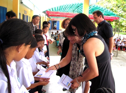 23 suất học bổng Trang Đoàn trao cho trẻ em nghèo Thừa Thiên Huế