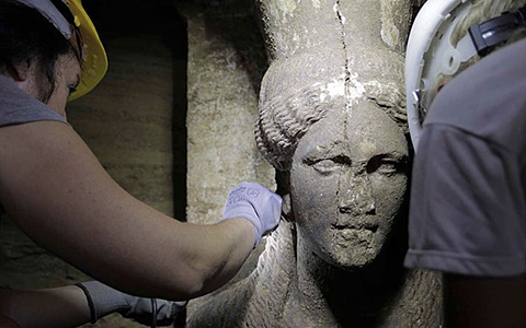 Tìm thấy tượng cẩm thạch tuyệt đẹp trong mộ cổ Hy Lạp