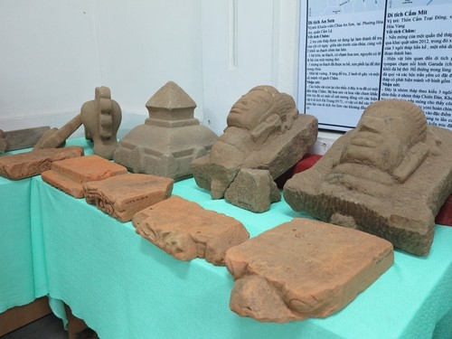 Giới thiệu những cổ vật Chăm khai quật tại khu di tích Quá Giáng