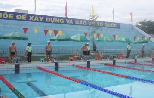Hơn 260 vận động viên tham gia Giải bơi truyền thống trung cao tuổi toàn quốc lần thứ XXI, năm 2014.