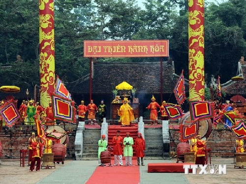Thanh Hóa: Hàng nghìn du khách về dự Lễ hội Lam Kinh 2014
