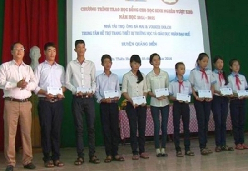 Quảng Điền:  trao 40 suất học bổng cho học sinh nghèo vượt khó