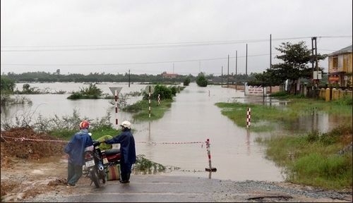 Thừa Thiên-Huế: Ngập lụt nặng ở huyện Quảng Điền, giao thông tê liệt