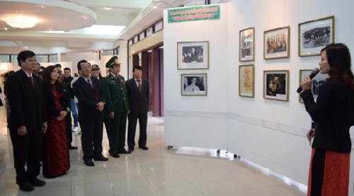 Hơn 300 bức tranh, hiện vật tại triển lãm  “Chủ tịch Hồ Chí Minh với lực lượng vũ trang nhân dân”