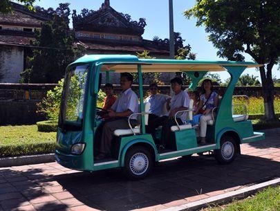 Cho phép chạy thử nghiệm các tuyến xe điện chở khách tham quan thành phố Huế 