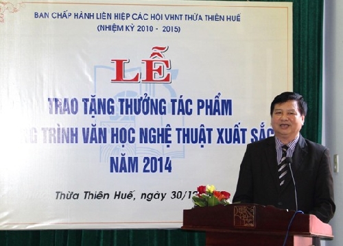 Liên hiệp các Hội VHNT Thừa Thiên Huế trao tặng thưởng tác phẩm công trình văn học nghệ thuật xuất sắc năm 2014