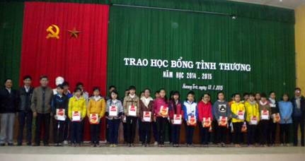 Trao 91 suất học bổng cho học sinh nghèo vượt khó